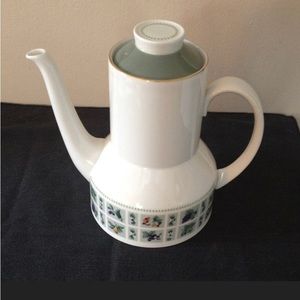 ROYAL DOULTON
TAPESTRY Vintage 1960's
T. C. 1024 China Coffee Pot